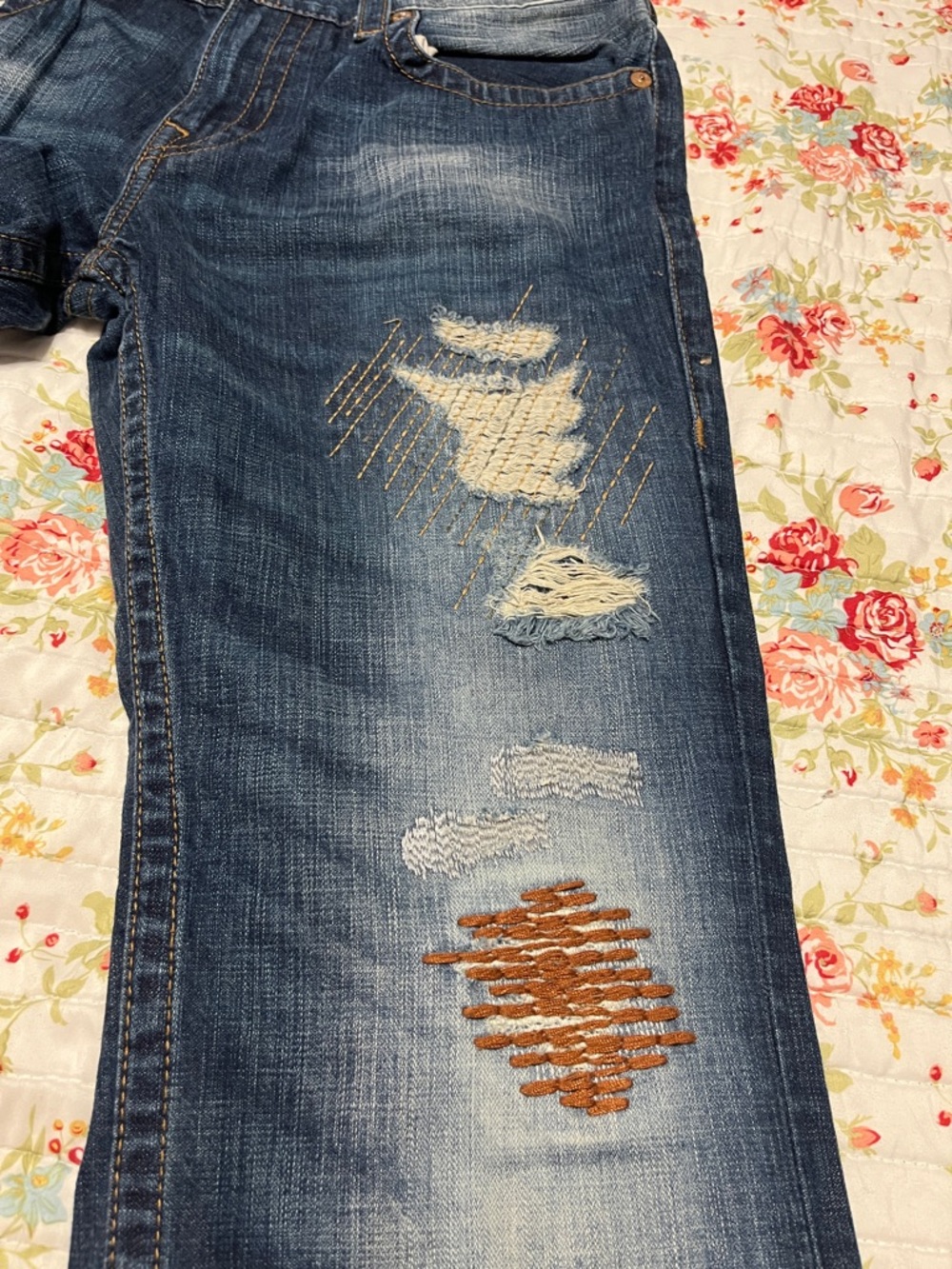 True Religion Men’s Dark Blue Distressed Relaxed Jeans - Picture 3 of 9